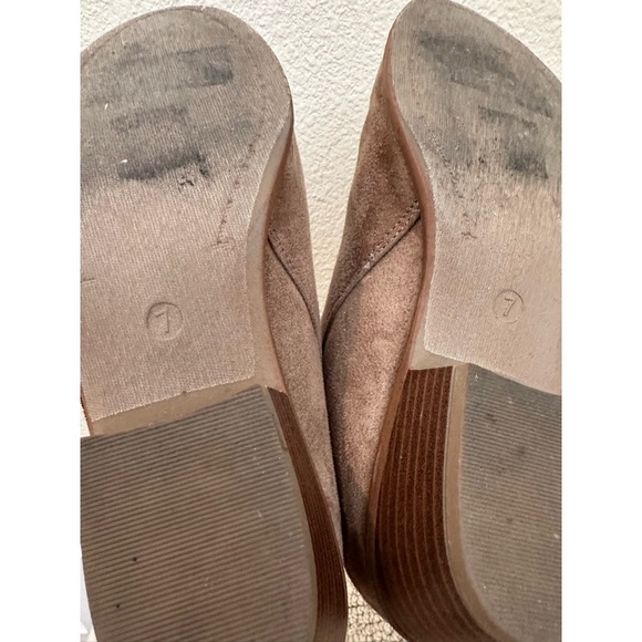 👢🥾 Beautiful F21 comfy, faux suede booties. GUC only wore twice. Great deal.🍂🌾 - Picture 6 of 8